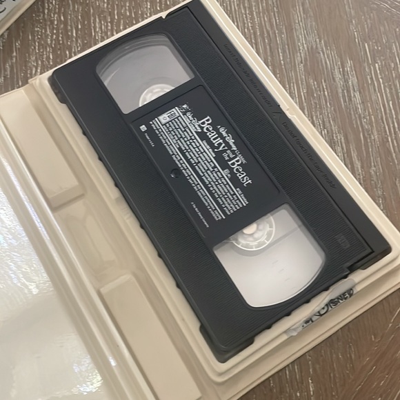 Vintage Disney & Wizard of Oz VHS Tapes - Picture 3 of 6